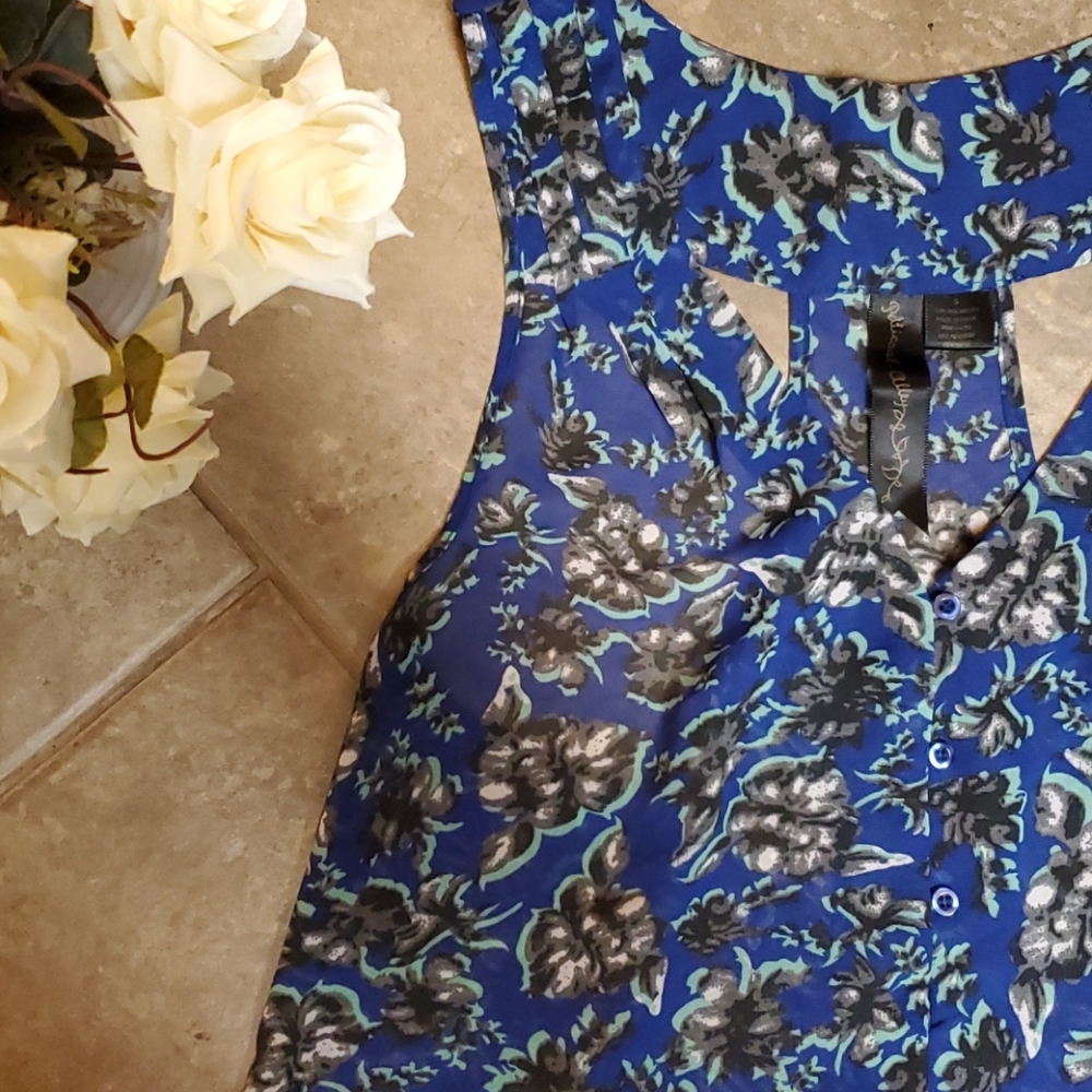 Petticoat Alley Floral Semi-Crop Top, size S